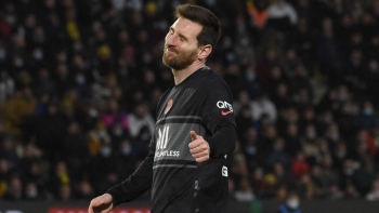 Messi kiến tạo thành bàn, PSG vẫn thua sốc
