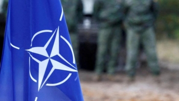 NATO sơ tán nhân viên khỏi thủ đô Ukraine
