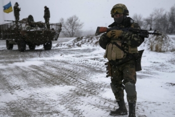 Ukraine đóng cửa trạm kiểm soát biên giới do bị pháo kích