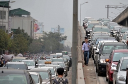 container dam vao dai phan cach duong vanh dai 3 tren cao te liet tu sang som