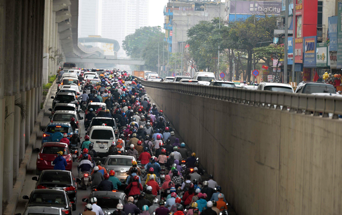 xe container dam dai phan cach vanh dai 3 ha noi un tac nhieu gio