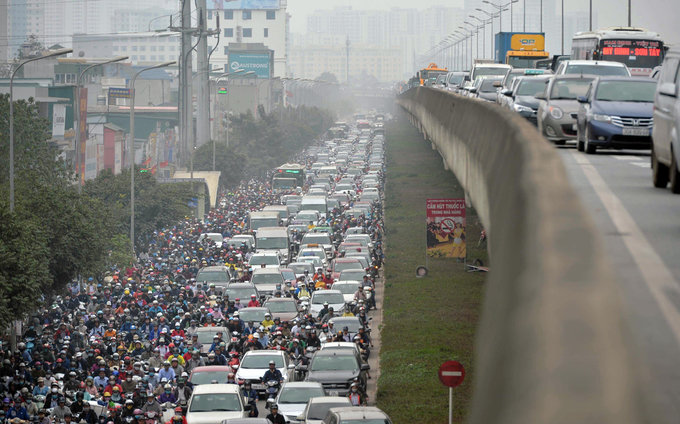 xe container dam dai phan cach vanh dai 3 ha noi un tac nhieu gio