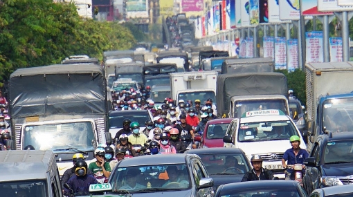 nguoi sai gon khon kho vuot ai ket xe cua ngo tay bac tp