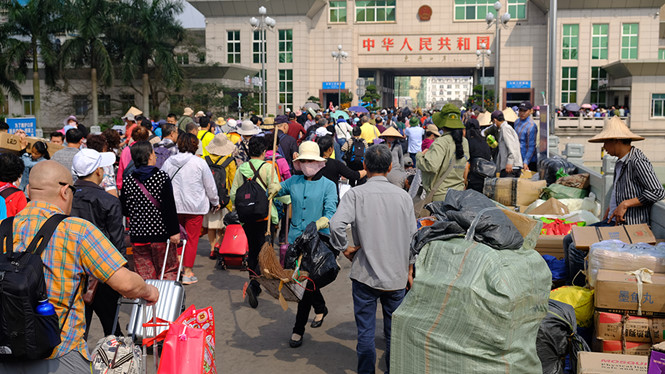 hang van nguoi gia trung quoc o at vao viet nam