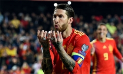 Ramos sút kiểu Panenka ghi bàn quyết định cho Tây Ban Nha