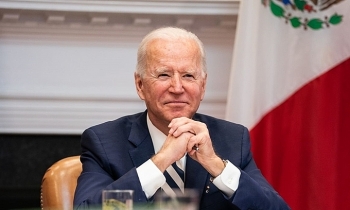 Tỷ lệ ủng hộ đầu nhiệm kỳ của Biden vượt Trump