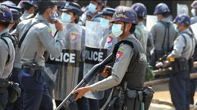 Không muốn làm theo lệnh quân đội, cảnh sát Myanmar vượt biên sang Ấn Độ - 1