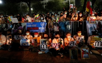 Lực lượng an ninh Myanmar đột kích, bắt người giữa đêm