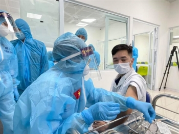 Việt Nam ghi nhận thêm 4 người sốc phản vệ sau tiêm vaccine COVID-19