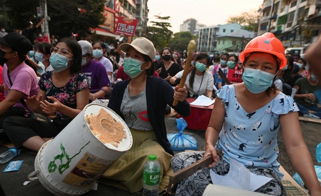 Myanmar: Quân đội thiết quân luật, nhà máy do Trung Quốc đầu tư bị đốt - 1