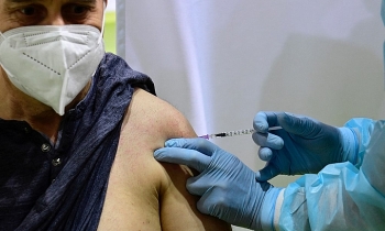 Châu Âu lún sâu khủng hoảng với vaccine AstraZeneca
