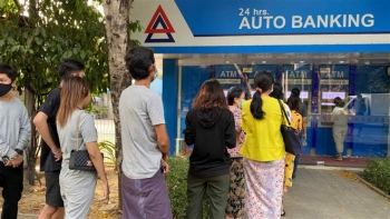 Myanmar: Ngân hàng đóng cửa, doanh nghiệp chật vật trả lương nhân viên