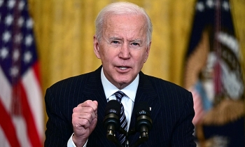 Biden chênh vênh giữa ngoại giao vaccine và 