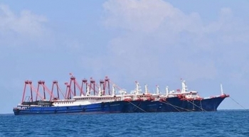 Hàng trăm tàu quân sự Trung Quốc xuất hiện trên Biển Đông
