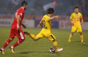 HAGL dẫn đầu V-League: Công Phượng lập siêu phẩm và dấu ấn của Kiatisak