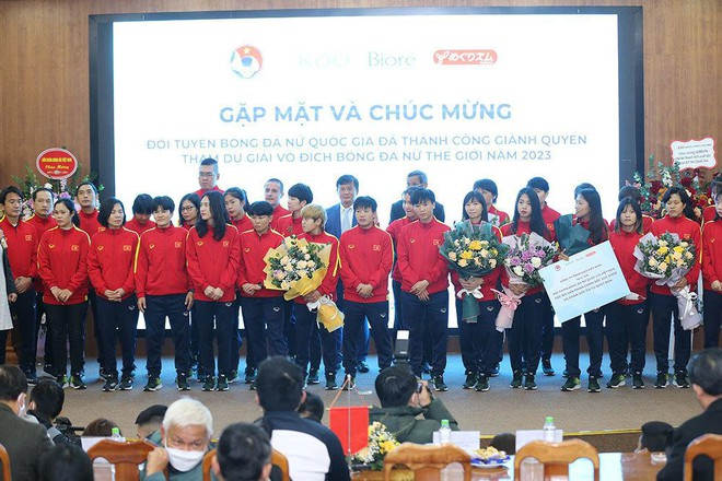 Vì sao đội tuyển bóng đã nữ Việt Nam phải nộp thuế với tiền thưởng? ảnh 1