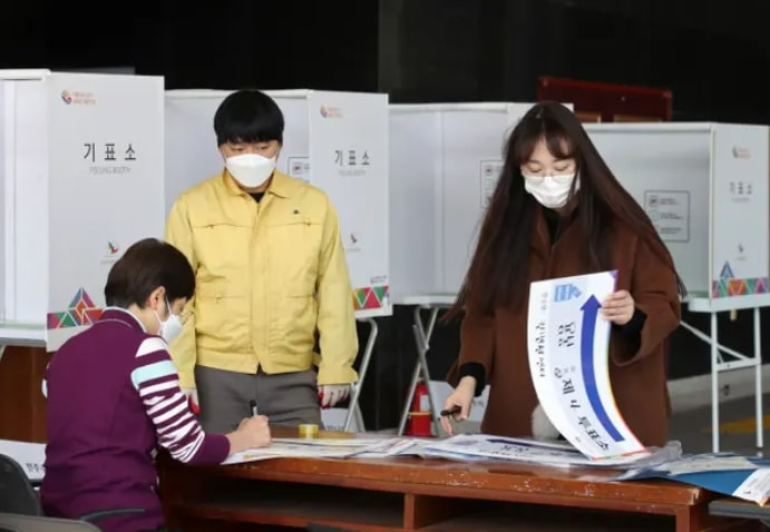Cử tri Hàn Quốc lũ lượt đi bầu cử bất chấp làn sóng Omicron  -0