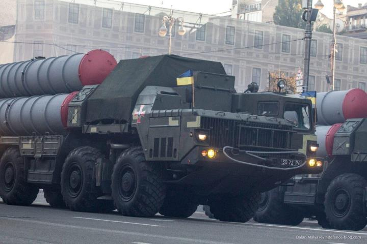 Mỹ tìm cách chuyển tên lửa S-300 cho Ukraine, tăng viện trợ quân sự lên 1 tỷ USD - 2