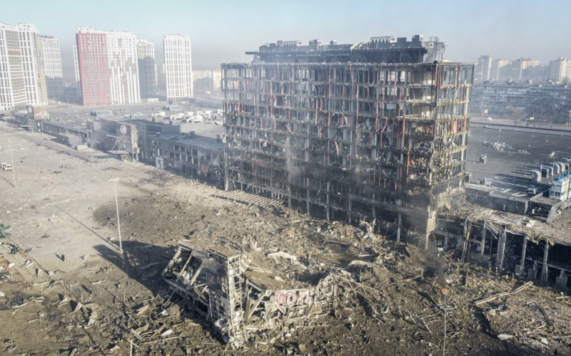 Tên lửa Nga đánh sập trung tâm thương mại ở Kiev -0