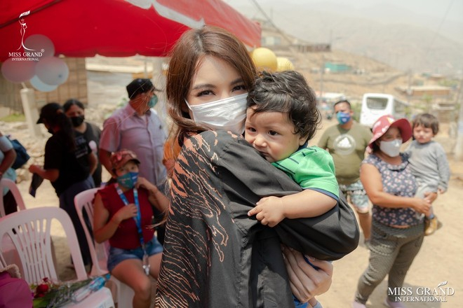 Thùy Tiên làm từ thiện tại Peru trên cương vị &quot;Hoa hậu Hòa bình Quốc tế&quot; ảnh 3