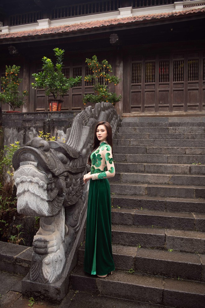 Top 13 &quot;Miss World&quot; Đỗ Thị Hà mặc áo dài mang hình ảnh rau má về quê nhà Thanh Hóa ảnh 5
