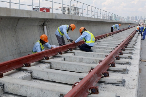 thang 4 tren cong truong du an metro so 1 ben thanh suoi tien