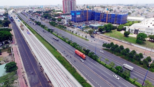 thang 4 tren cong truong du an metro so 1 ben thanh suoi tien