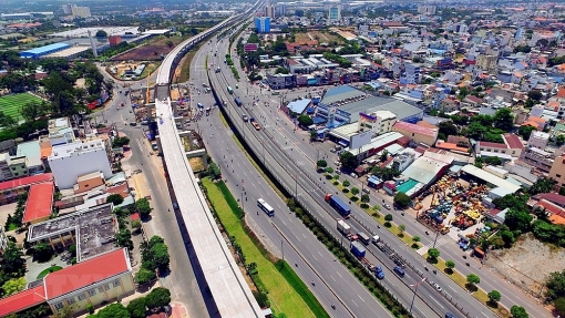 thang 4 tren cong truong du an metro so 1 ben thanh suoi tien