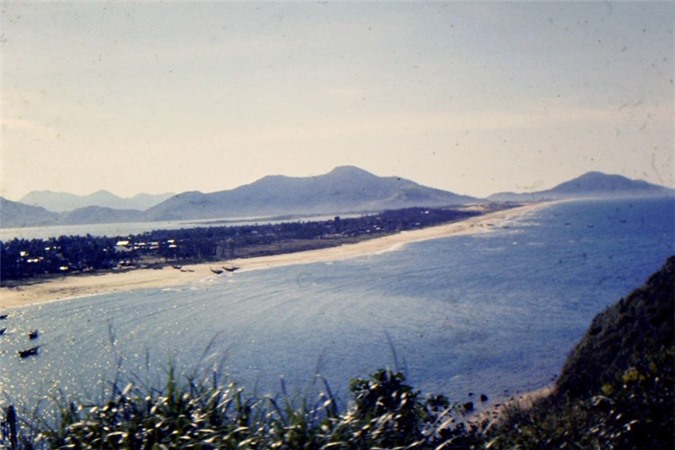 canh sac tuyet dep tren deo hai van thap nien 1960