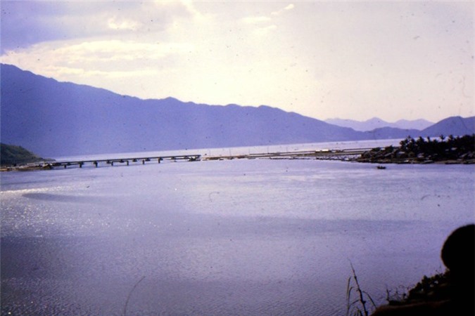 canh sac tuyet dep tren deo hai van thap nien 1960