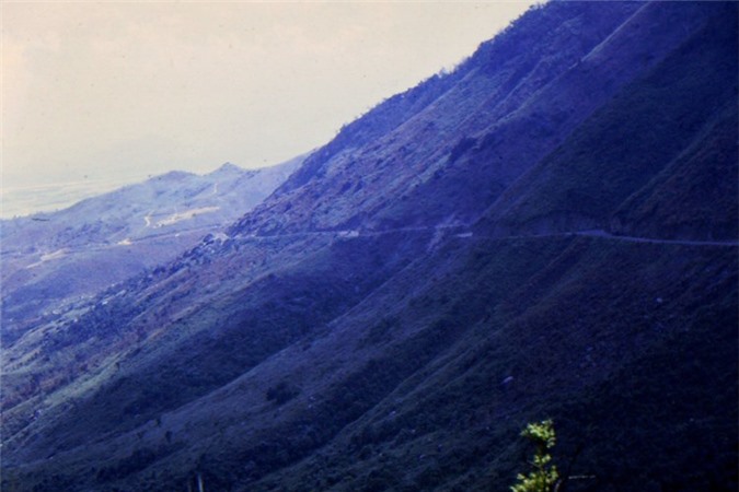 canh sac tuyet dep tren deo hai van thap nien 1960