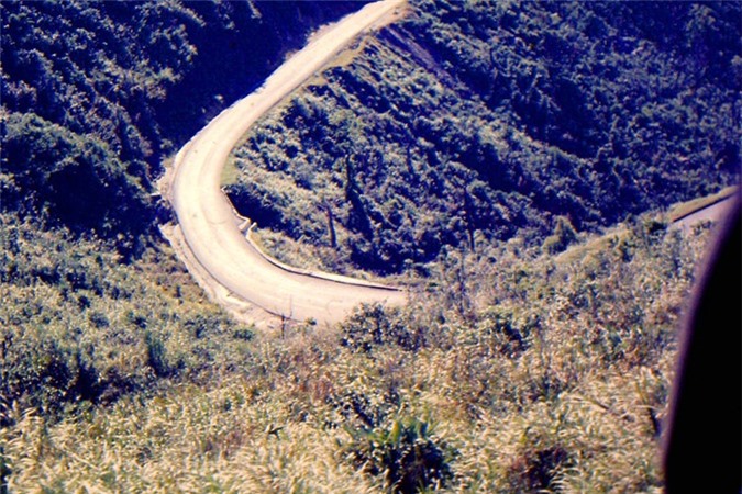 canh sac tuyet dep tren deo hai van thap nien 1960