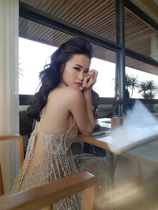 dong nhi sau 10 nam co gai kin dao tro thanh nu ca si mac tao bao bac nhat