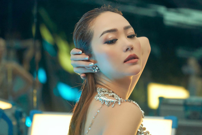 Bị giễu cợt sau màn nhào lộn, Minh Hằng nói: 'Xấu hổ muốn đội quần' bi gieu cot sau man nhao lon minh hang noi xau ho muon doi quan
