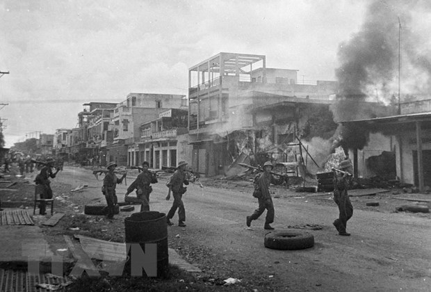 dai thang mua xuan 1975 nghe thuat ket thuc chien tranh doc dao