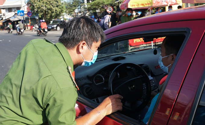 2500 nguoi sai gon bi phat vi khong deo khau trang