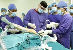 Bệnh viện Việt Đức phẫu thuật thành công cho bệnh nhân đứt rời tay