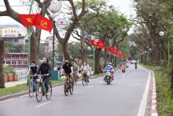 chi thi moi hang an quan ca phe ha noi phai co tam chan gian cach 2m