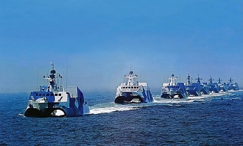 Ba tàu chiến Trung Quốc neo đậu trái phép ở đá Vành Khăn