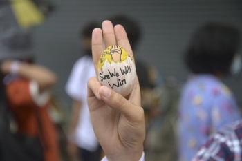 Người biểu tình Myanmar thực hiện ‘chiến dịch trứng phục sinh’