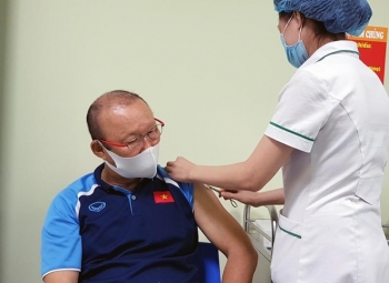 HLV Park Hang-seo được tiêm vaccine phòng Covid-19
