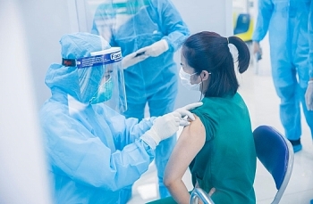 Việt Nam hoàn thành tiêm vaccine COVID-19 cho hơn 58.000 người