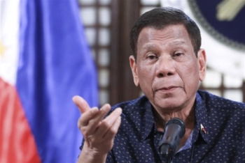 Tổng thống Philippines "tái xuất" sau tin đồn đã chết