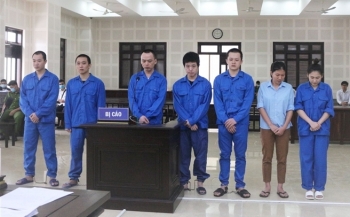 17 năm tù giam cho 2 phụ nữ đưa người Trung Quốc nhập cảnh trái phép để đánh bạc