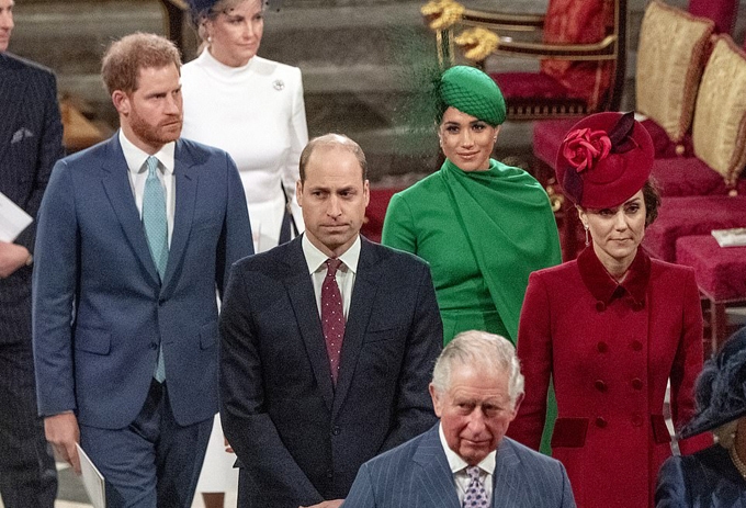 Nữ hoàng tách William và Harry trong tang lễ Hoàng thân Philip