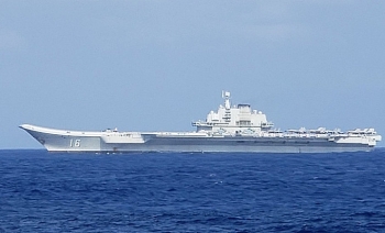 Ba chiến hạm Mỹ bám đuôi tàu sân bay Trung Quốc trên Biển Đông