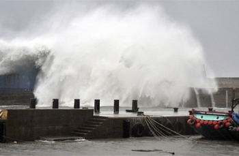 Sẵn sàng ứng phó siêu bão SURIGAE giật trên cấp 17 gần Biển Đông