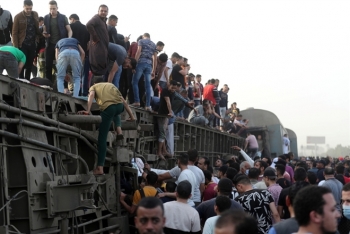 Tai nạn đường ray thảm khốc ở Ai Cập: 11 người chết, 98 người bị thương
