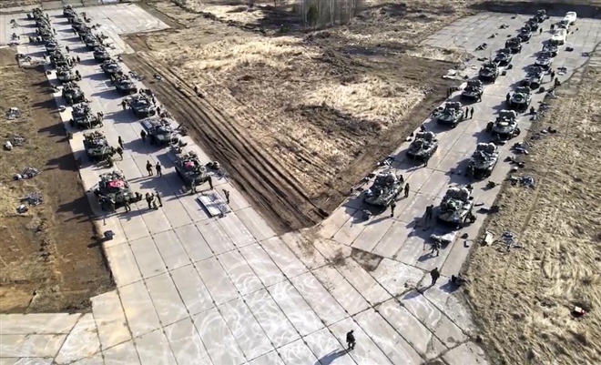 Nga bất ngờ ra lệnh rút quân ở biên giới Ukraine - 1