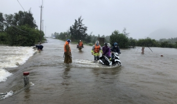 Thừa Thiên-Huế oằn mình hứng chịu đợt mưa lũ trái mùa